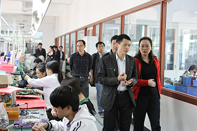 福建省委統(tǒng)戰(zhàn)部副部長、省工商聯(lián)黨組書記王玲視察虹潤公司